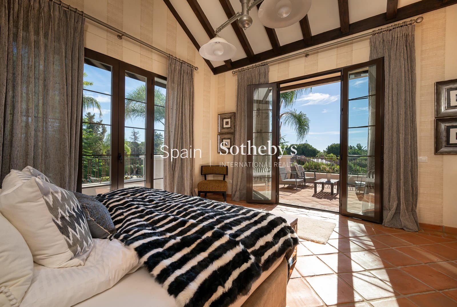 8 bedroom Villa for sale in Guadalmina with pool garage - € 7,500,000 (Ref: 9731228)