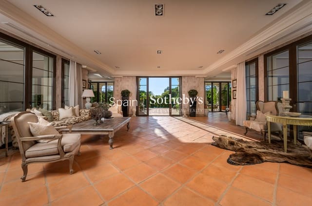 Chalet de 8 habitaciones en Guadalmina Baja, Marbella en venta con piscina garaje - 7.500.000 € (Ref: 9731228)