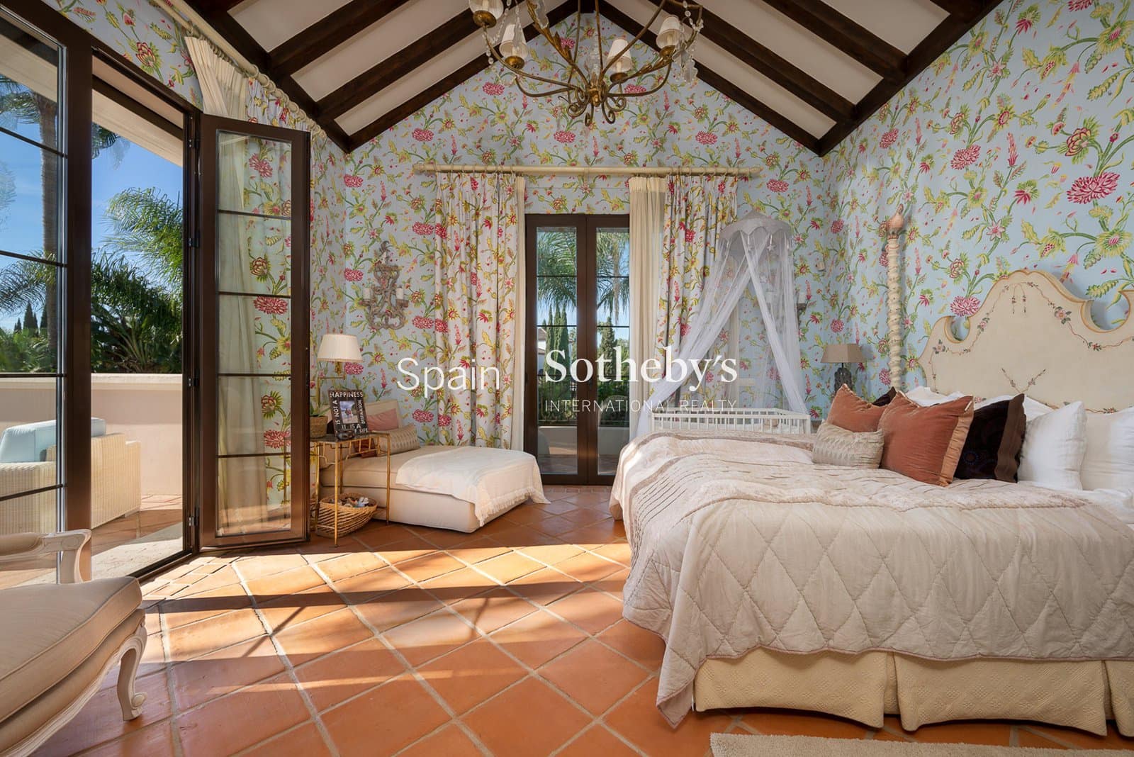 8 bedroom Villa for sale in Guadalmina with pool garage - € 7,500,000 (Ref: 9731228)