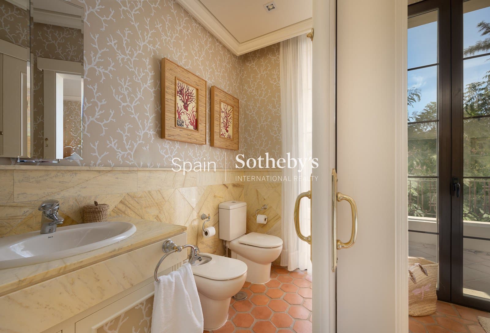 8 bedroom Villa for sale in Guadalmina with pool garage - € 7,500,000 (Ref: 9731228)