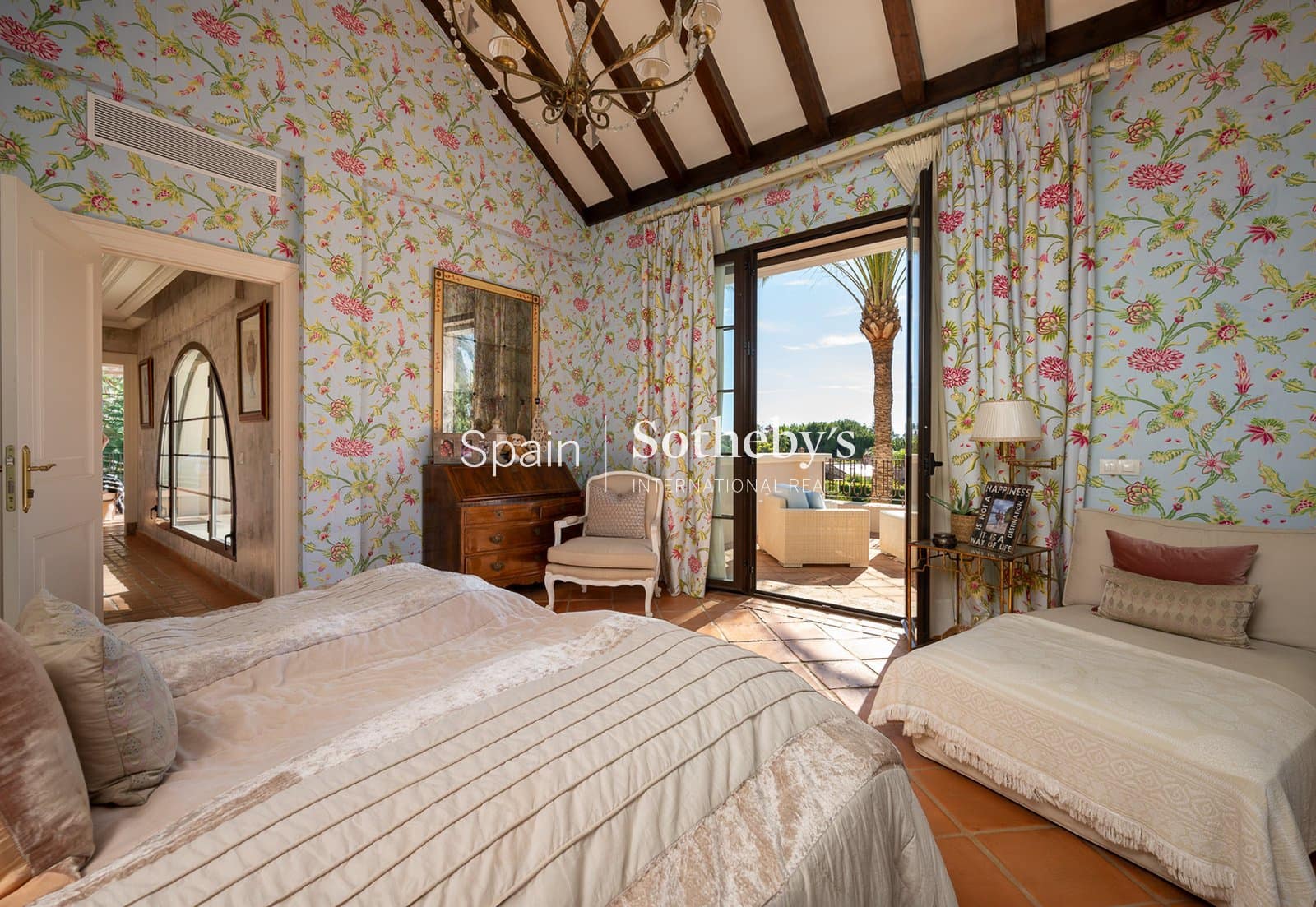 8 bedroom Villa for sale in Guadalmina with pool garage - € 7,500,000 (Ref: 9731228)