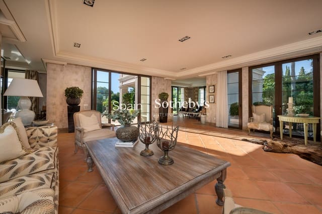 Chalet de 8 habitaciones en Guadalmina Baja, Marbella en venta con piscina garaje - 7.500.000 € (Ref: 9731228)