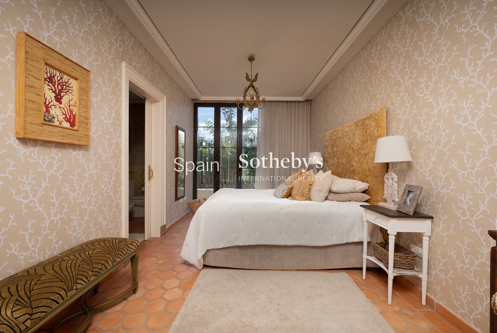 8 bedroom Villa for sale in Guadalmina with pool garage - € 7,500,000 (Ref: 9731228)