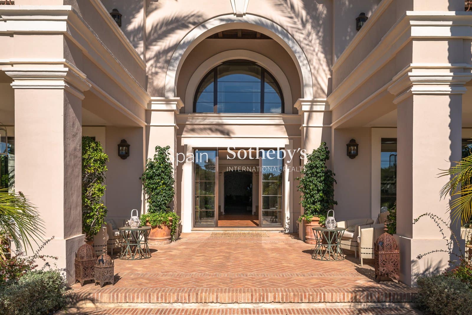 8 bedroom Villa for sale in Guadalmina with pool garage - € 7,500,000 (Ref: 9731228)