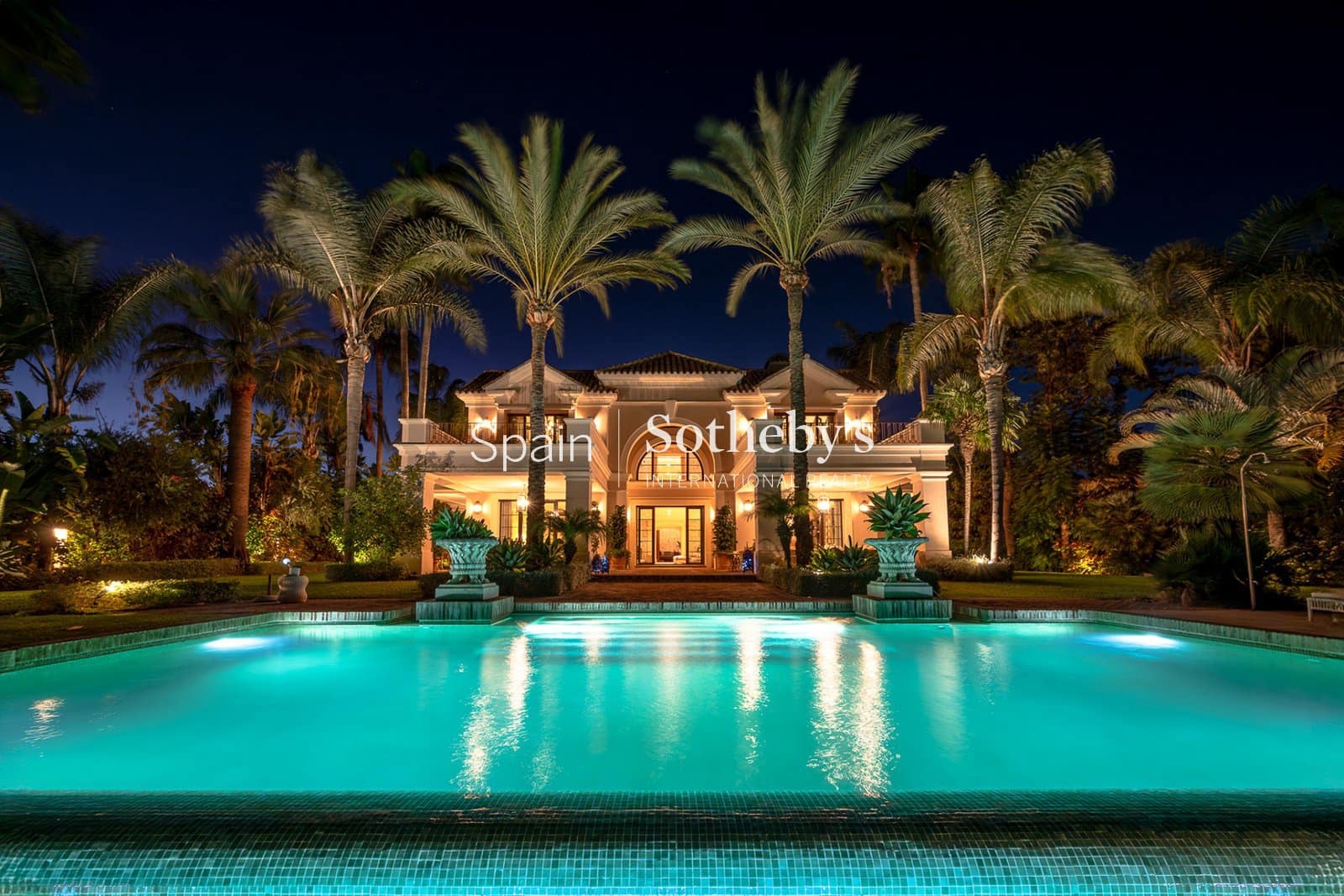 8 bedroom Villa for sale in Guadalmina with pool garage - € 7,500,000 (Ref: 9731228)