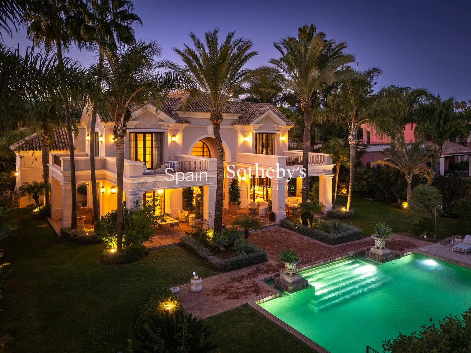 8 bedroom Villa for sale in Guadalmina with pool garage - € 7,500,000 (Ref: 9731228)