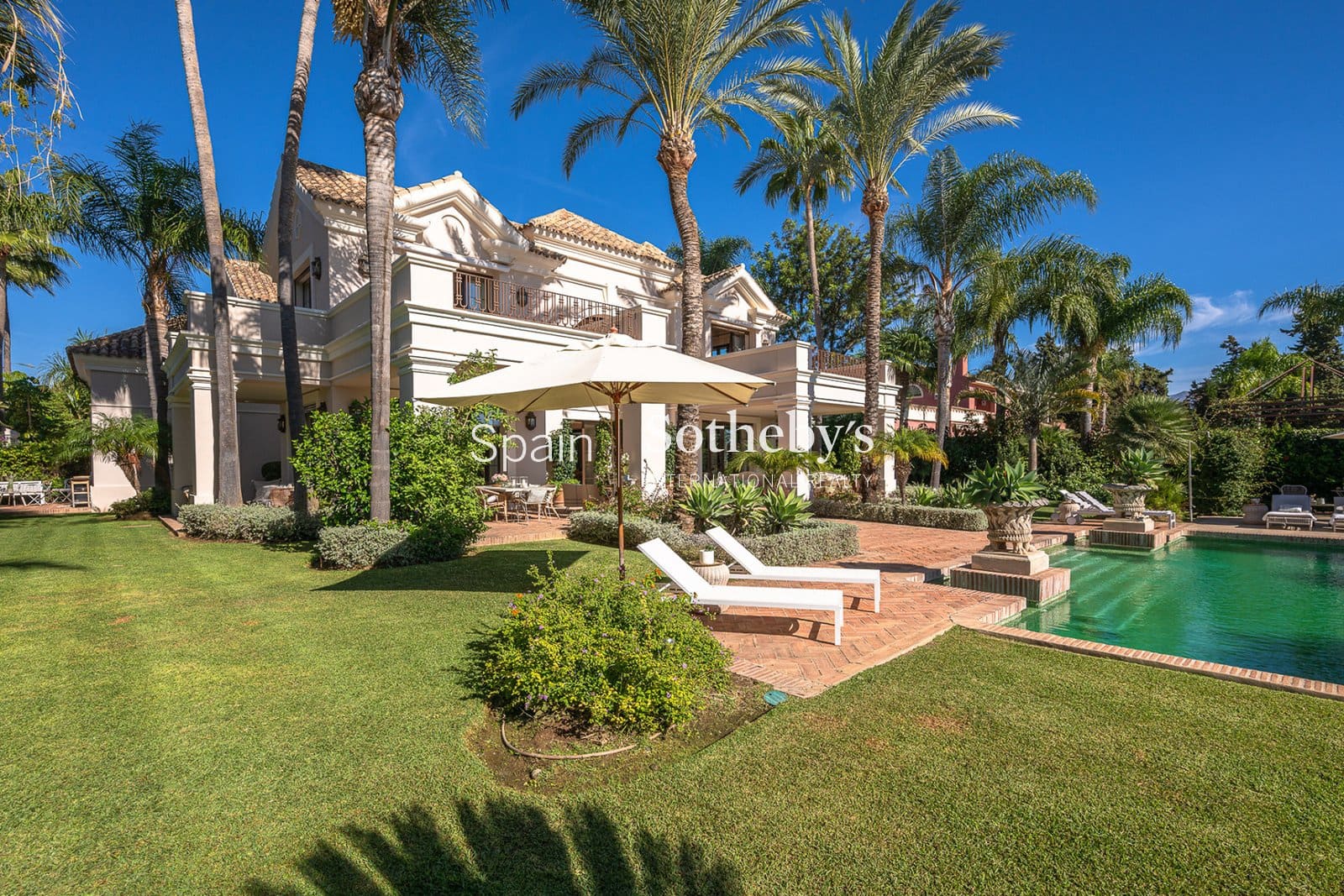 8 bedroom Villa for sale in Guadalmina with pool garage - € 7,500,000 (Ref: 9731228)