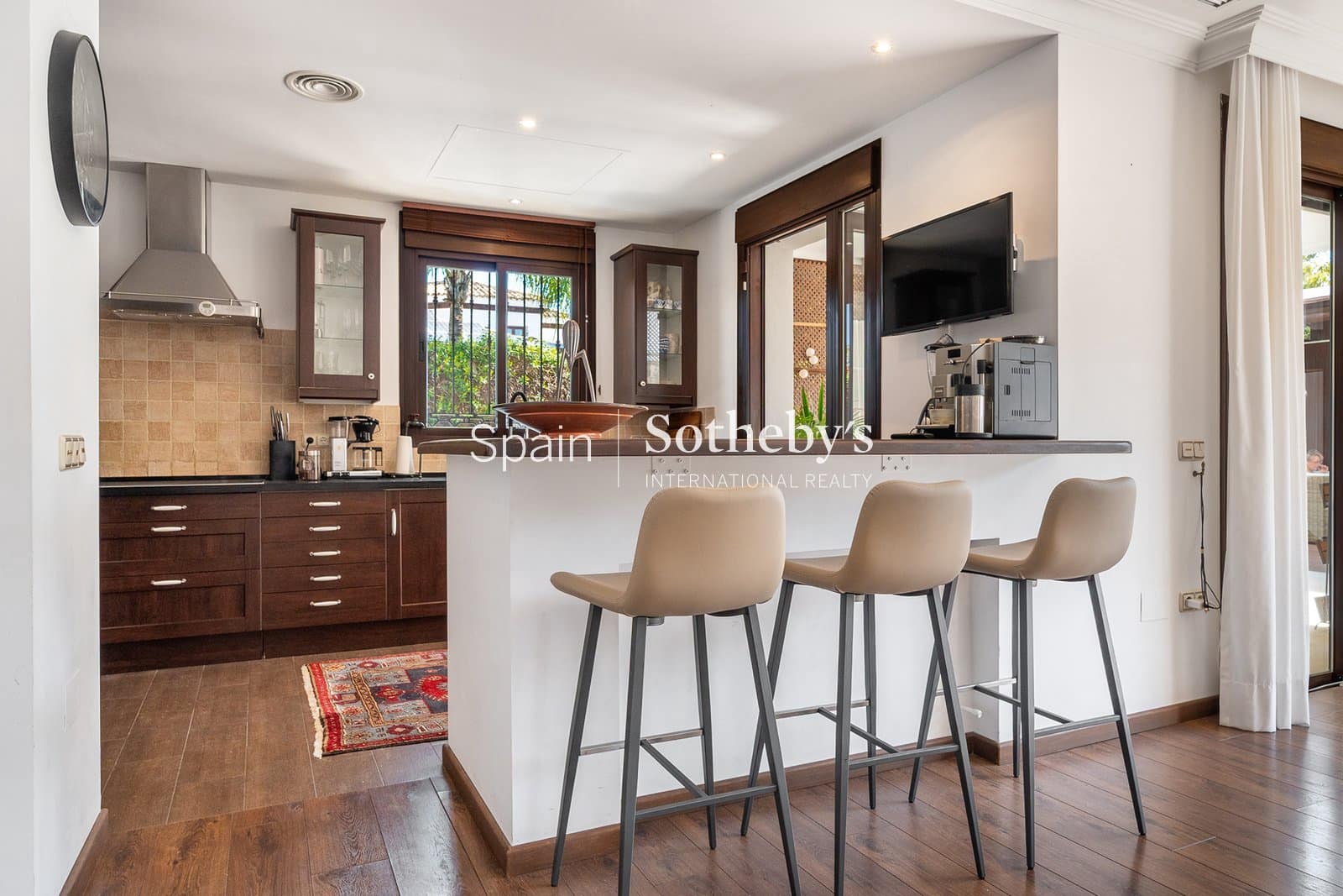 4 bedroom Villa for sale in San Pedro de Alcantara with pool garage - € 2,195,000 (Ref: 9734008)