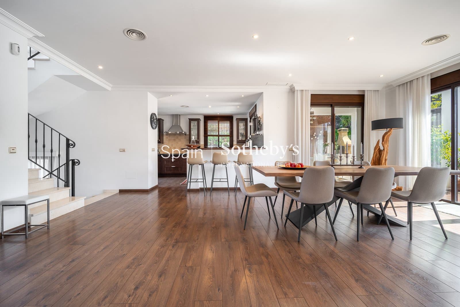 4 bedroom Villa for sale in San Pedro de Alcantara with pool garage - € 2,195,000 (Ref: 9734008)