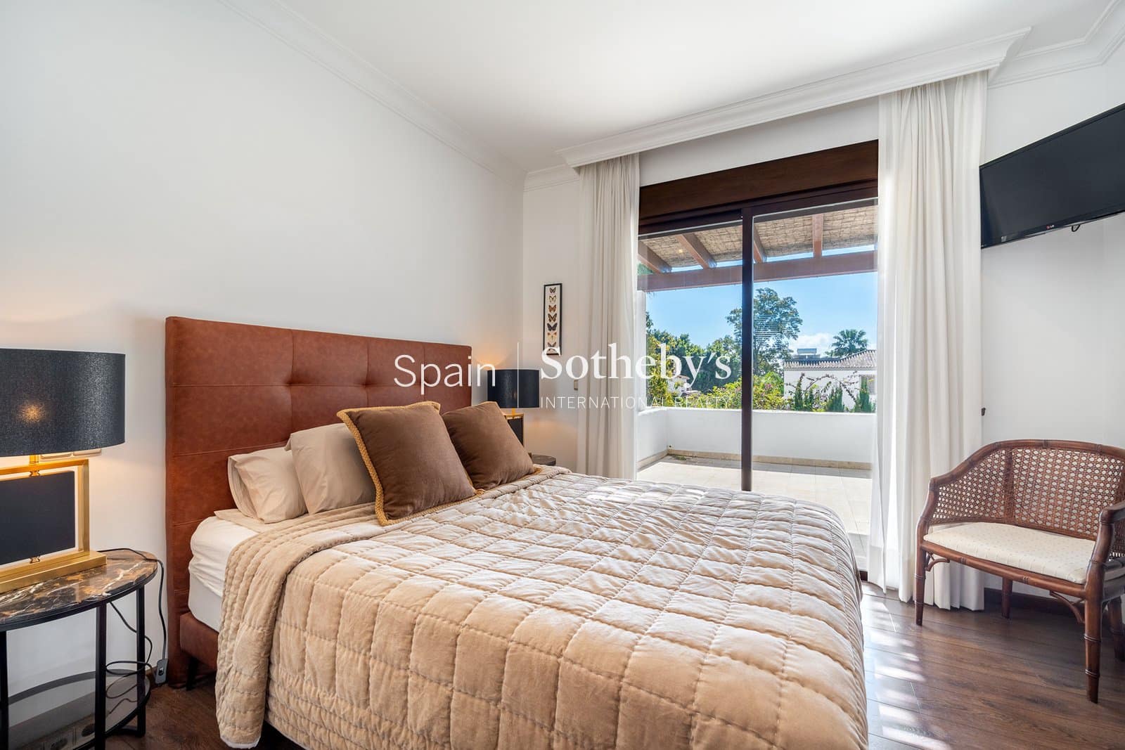 4 bedroom Villa for sale in San Pedro de Alcantara with pool garage - € 2,195,000 (Ref: 9734008)