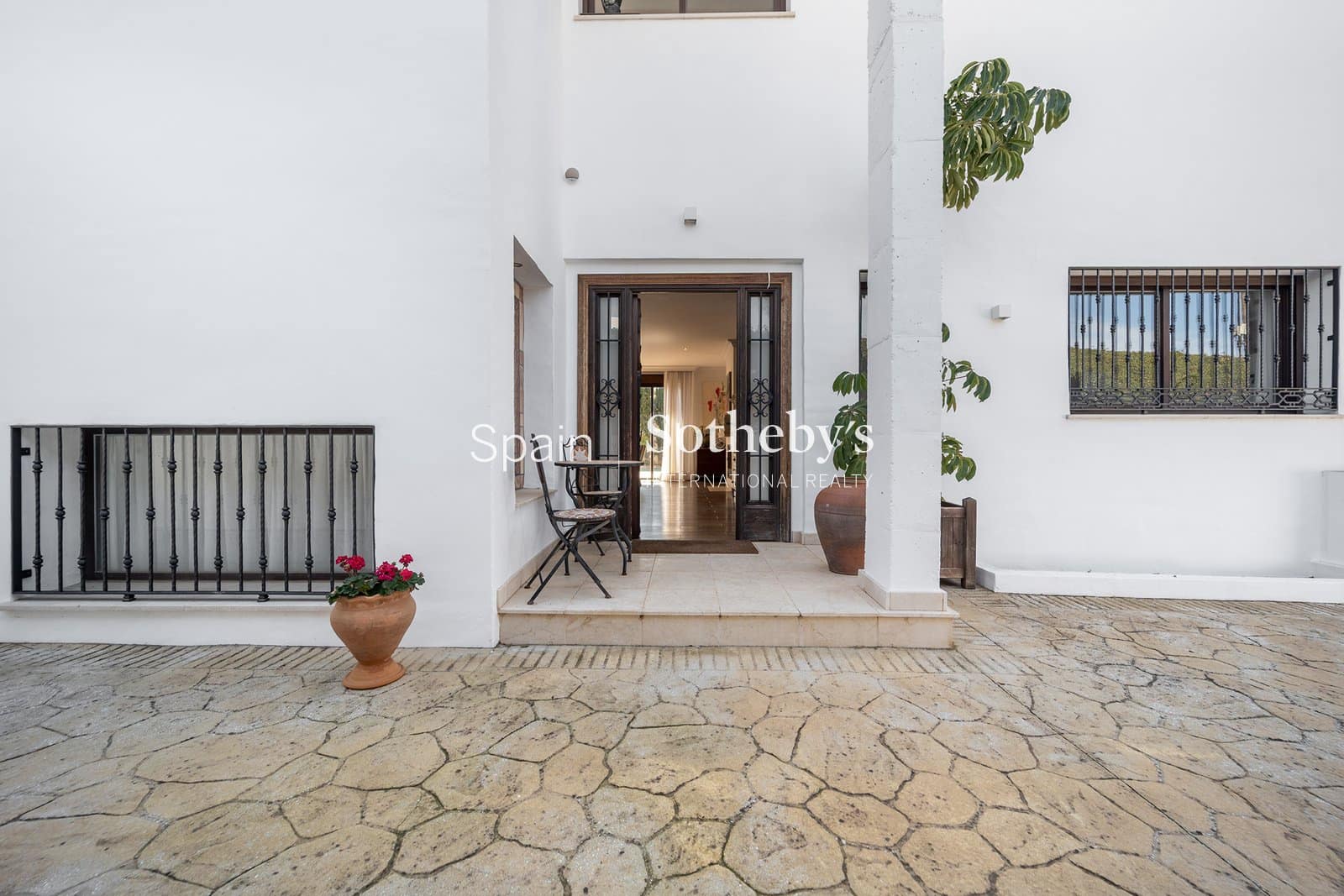 4 bedroom Villa for sale in San Pedro de Alcantara with pool garage - € 2,195,000 (Ref: 9734008)