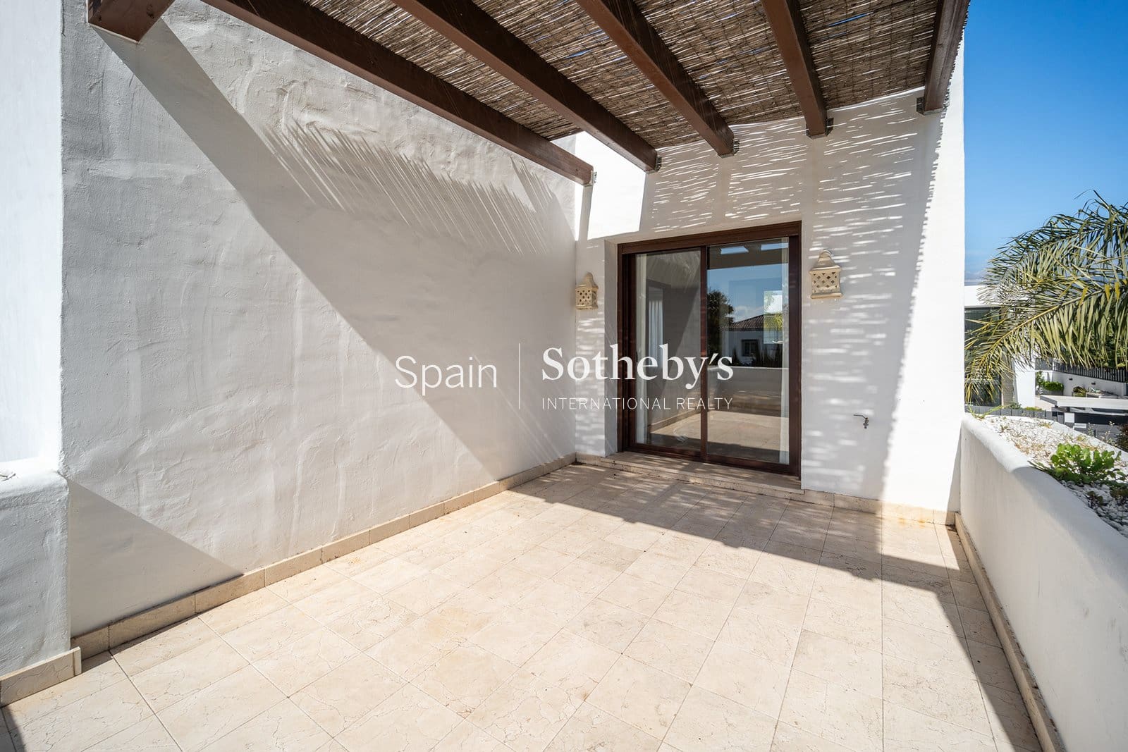 4 bedroom Villa for sale in San Pedro de Alcantara with pool garage - € 2,195,000 (Ref: 9734008)