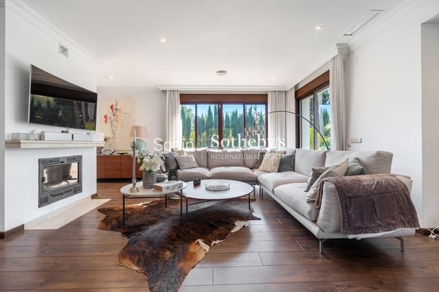 4 soverom Villa til salgs i San Pedro de Alcántara Pueblo, Marbella med svømmebasseng garasje - € 2 195 000 (Ref: 9734008)