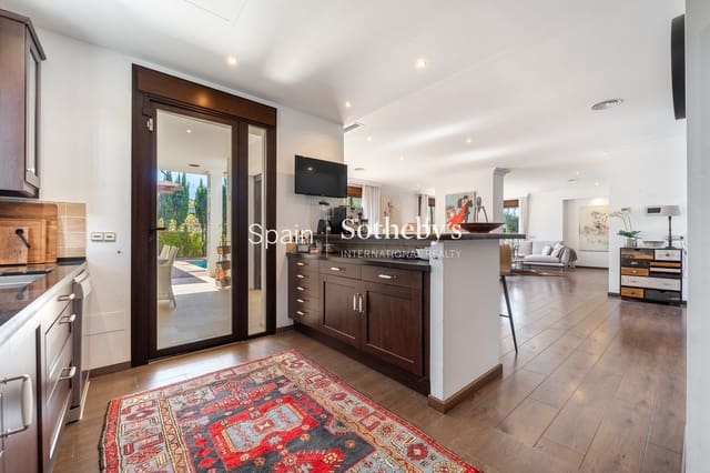 4 soverom Villa til salgs i San Pedro de Alcántara Pueblo, Marbella med svømmebasseng garasje - € 2 195 000 (Ref: 9734008)