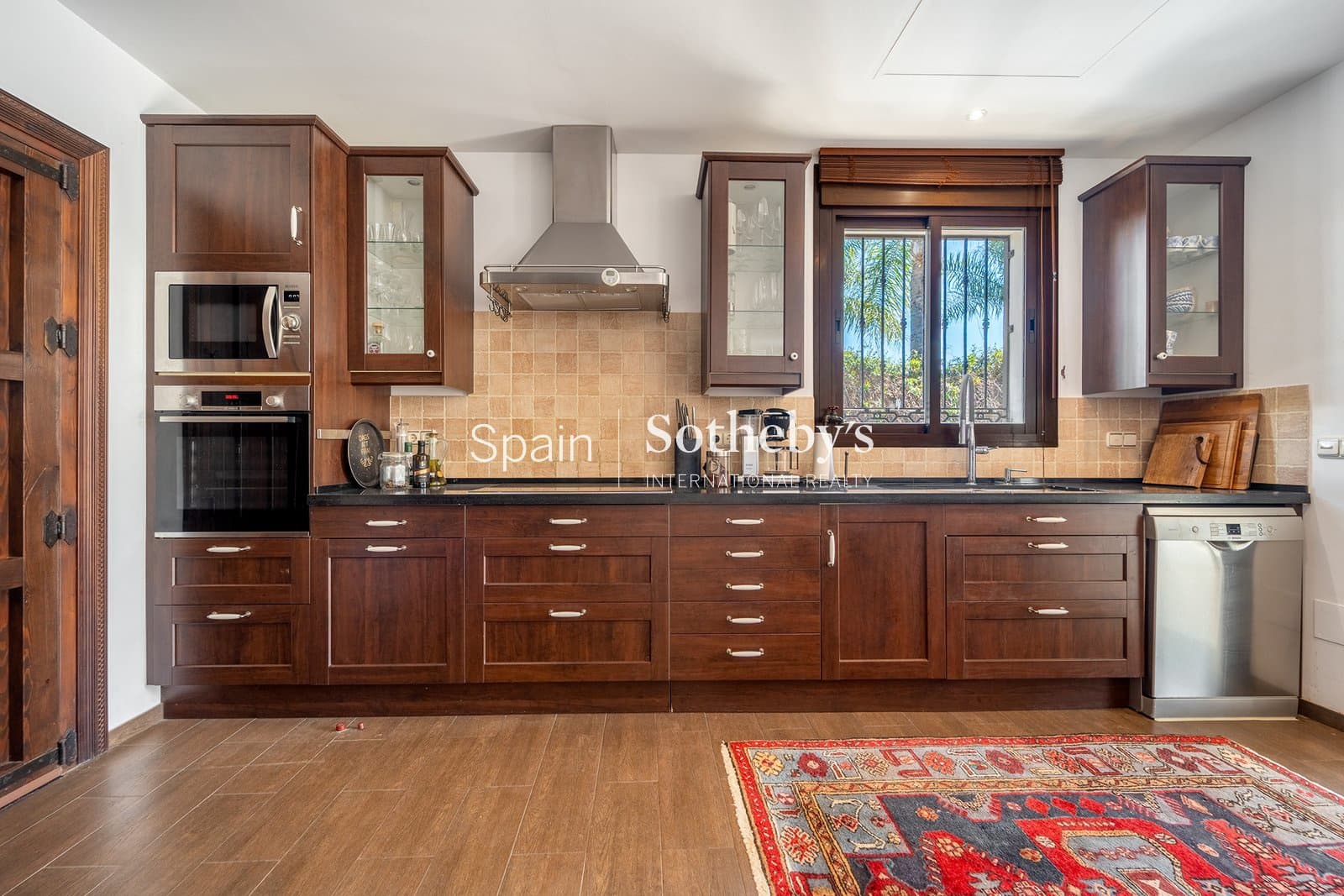 4 bedroom Villa for sale in San Pedro de Alcantara with pool garage - € 2,195,000 (Ref: 9734008)