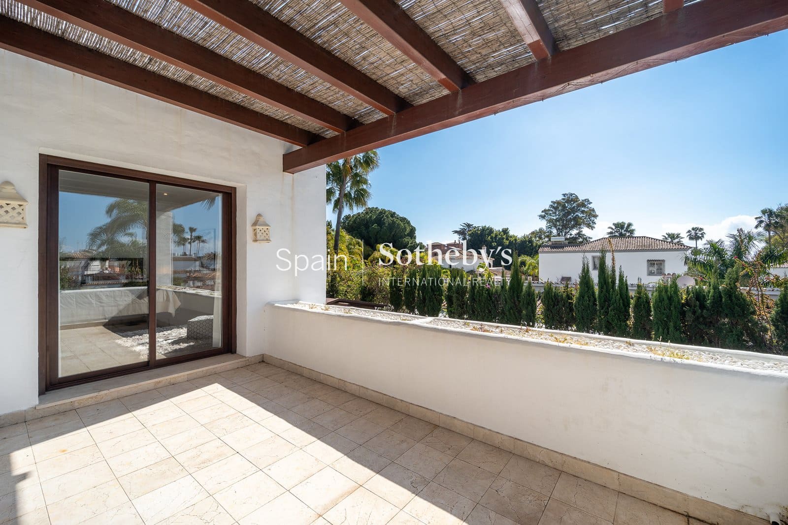 4 bedroom Villa for sale in San Pedro de Alcantara with pool garage - € 2,195,000 (Ref: 9734008)