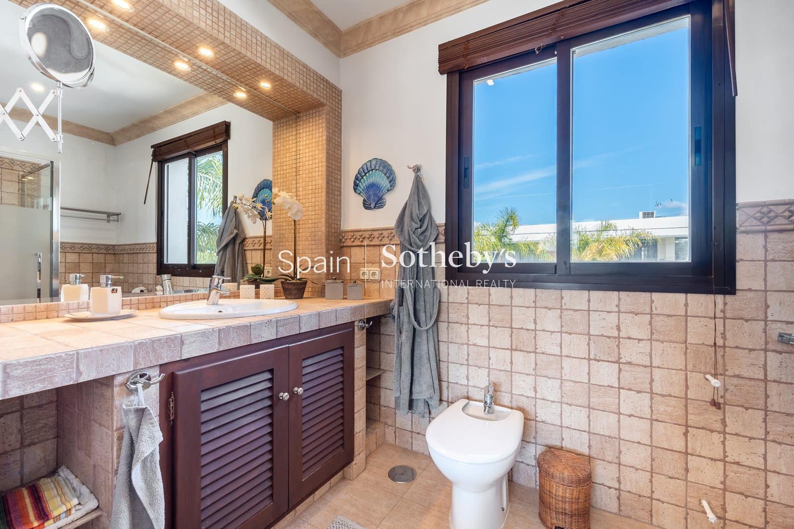 4 bedroom Villa for sale in San Pedro de Alcantara with pool garage - € 2,195,000 (Ref: 9734008)