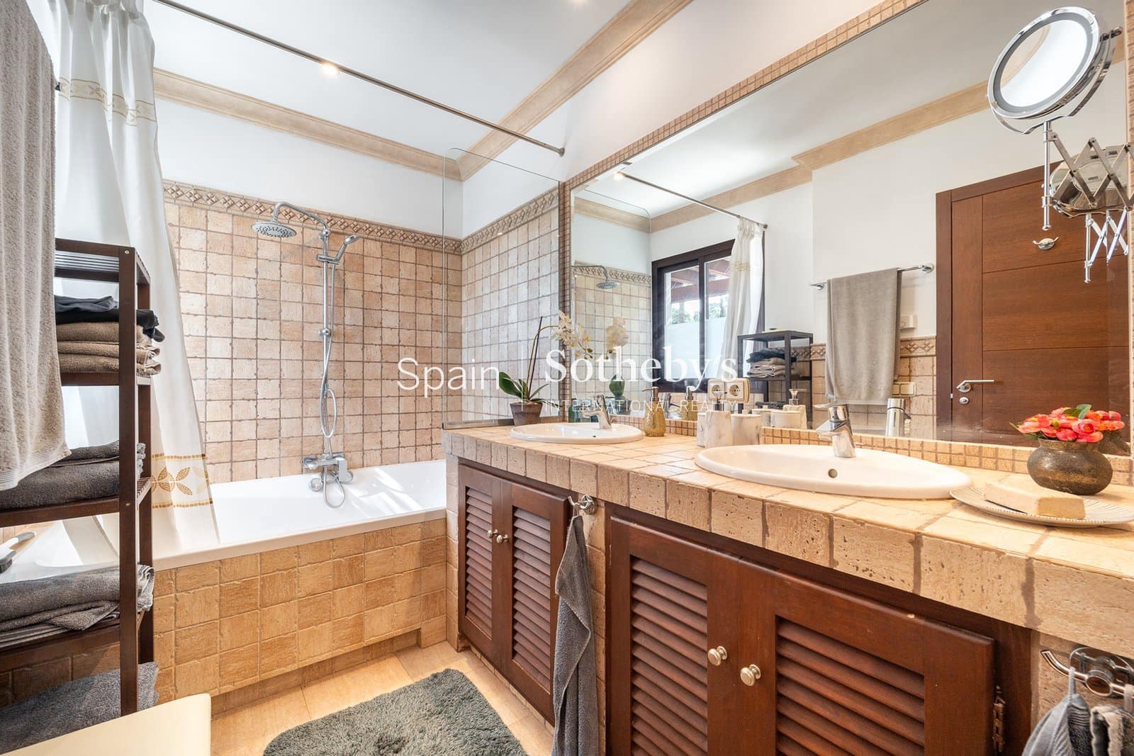 4 bedroom Villa for sale in San Pedro de Alcantara with pool garage - € 2,195,000 (Ref: 9734008)