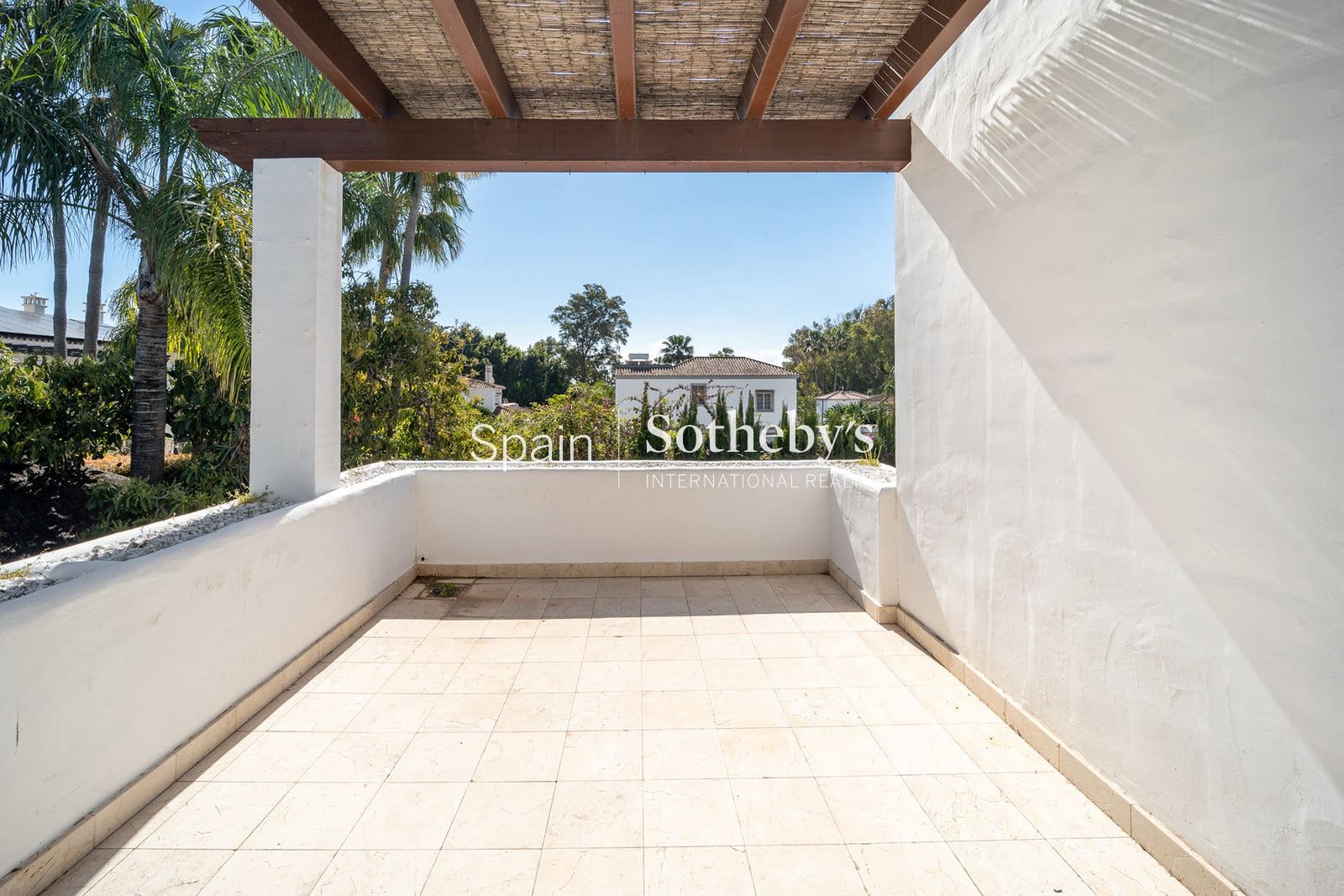 4 bedroom Villa for sale in San Pedro de Alcantara with pool garage - € 2,195,000 (Ref: 9734008)