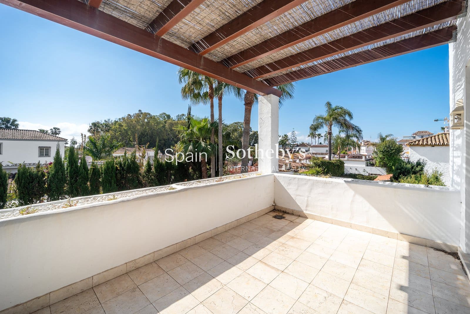 4 bedroom Villa for sale in San Pedro de Alcantara with pool garage - € 2,195,000 (Ref: 9734008)