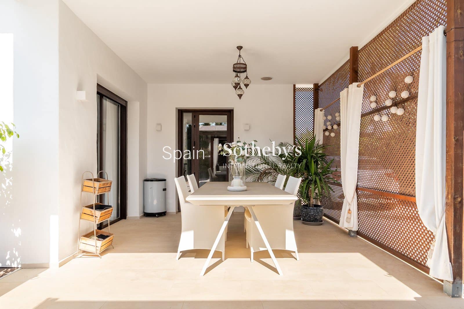 4 bedroom Villa for sale in San Pedro de Alcantara with pool garage - € 2,195,000 (Ref: 9734008)