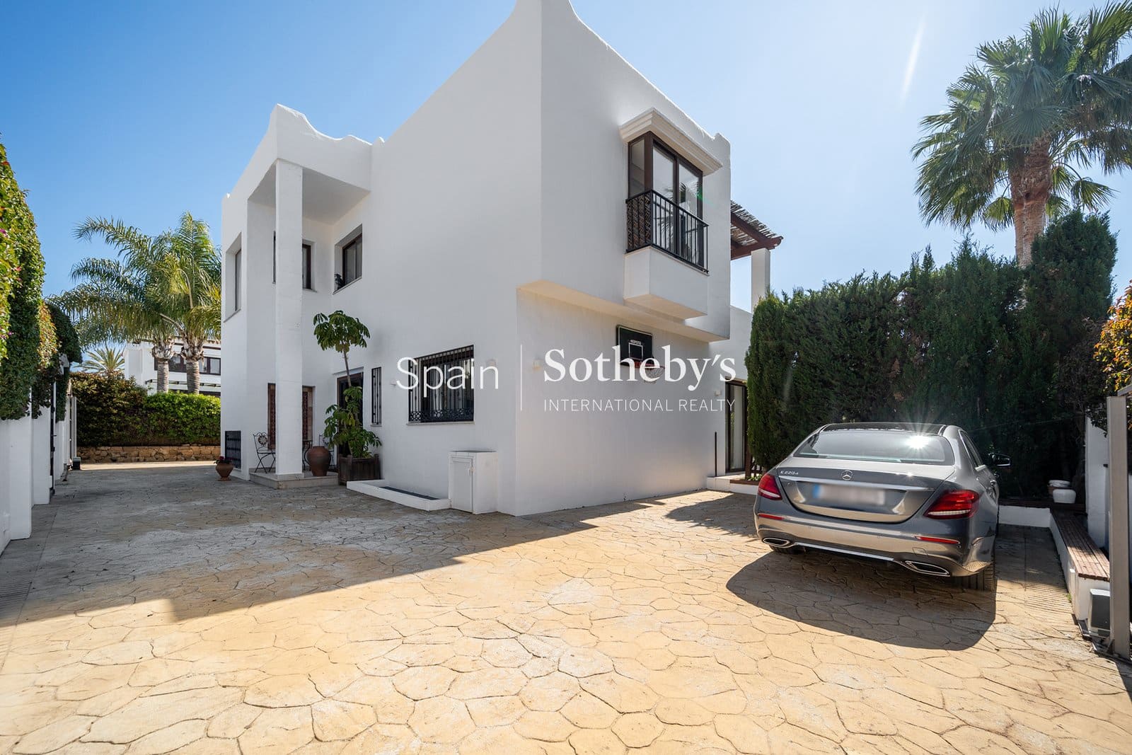 4 bedroom Villa for sale in San Pedro de Alcantara with pool garage - € 2,195,000 (Ref: 9734008)