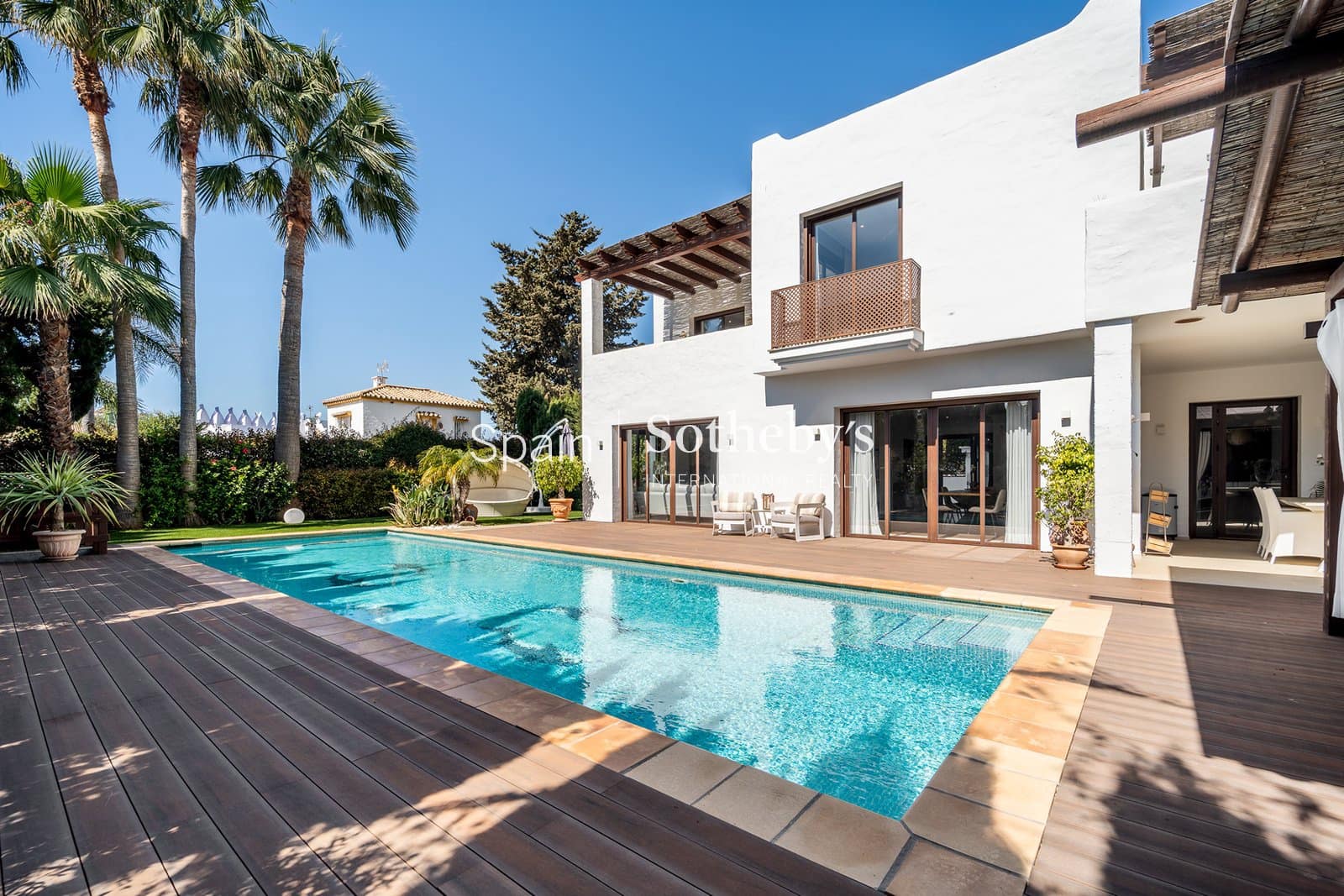4 bedroom Villa for sale in San Pedro de Alcantara with pool garage - € 2,195,000 (Ref: 9734008)