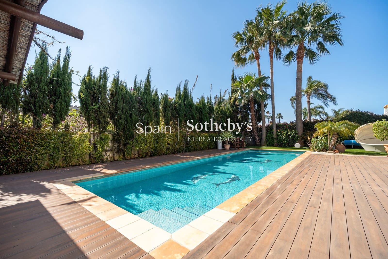 4 bedroom Villa for sale in San Pedro de Alcantara with pool garage - € 2,195,000 (Ref: 9734008)