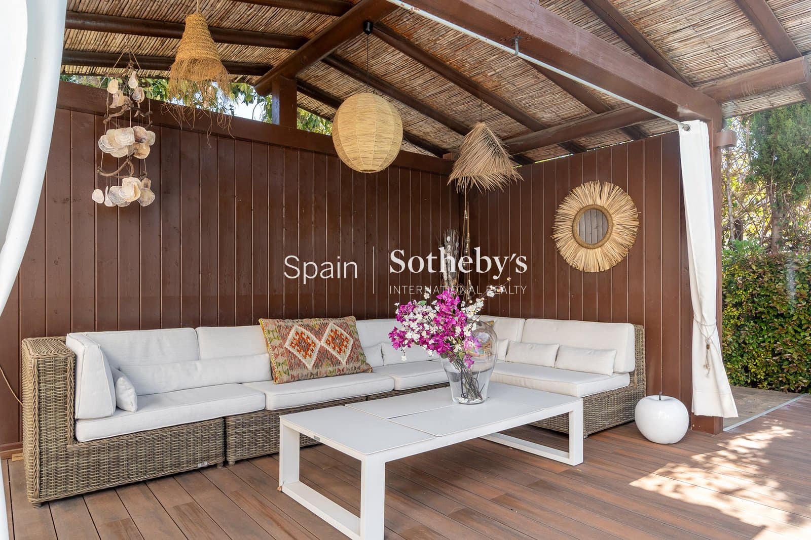 4 bedroom Villa for sale in San Pedro de Alcantara with pool garage - € 2,195,000 (Ref: 9734008)