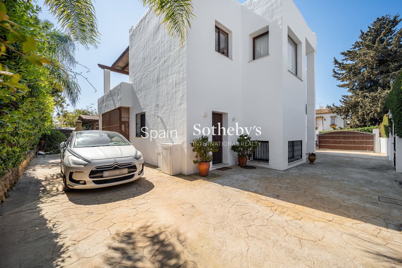 4 bedroom Villa for sale in San Pedro de Alcantara with pool garage - € 2,195,000 (Ref: 9734008)
