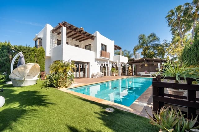 4 soverom Villa til salgs i San Pedro de Alcántara Pueblo, Marbella med svømmebasseng garasje - € 2 195 000 (Ref: 9734008)