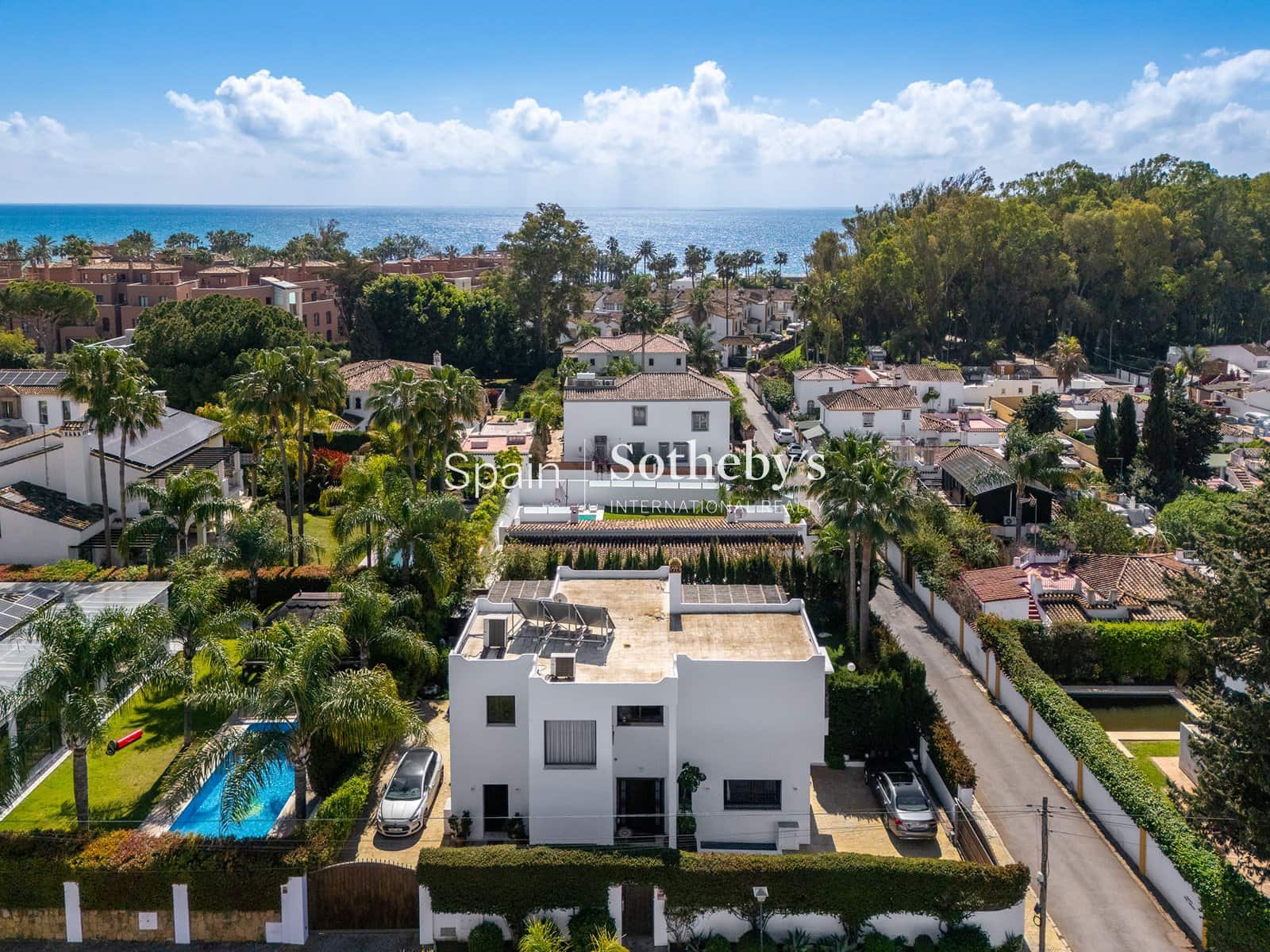 4 bedroom Villa for sale in San Pedro de Alcantara with pool garage - € 2,195,000 (Ref: 9734008)