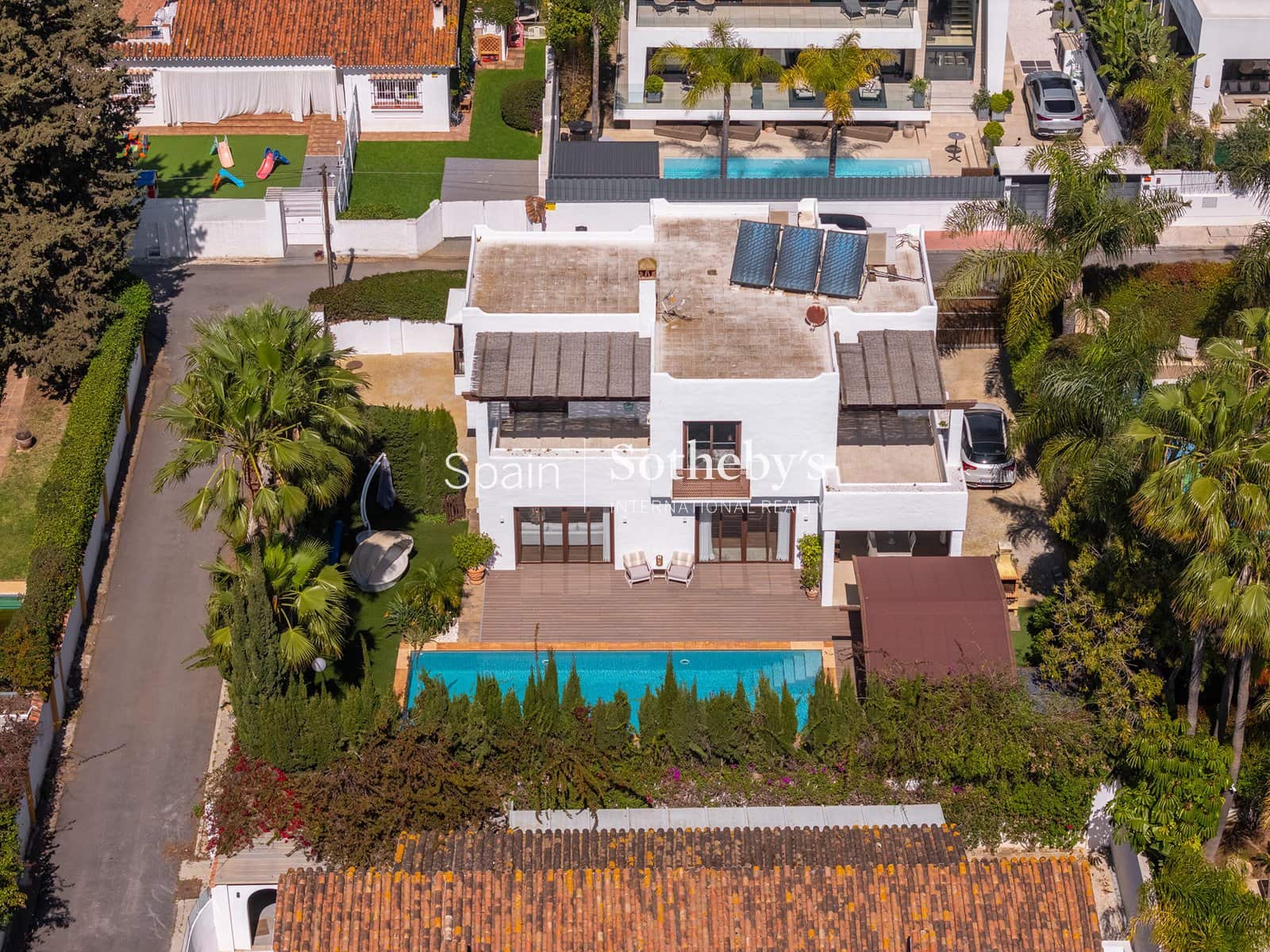 4 bedroom Villa for sale in San Pedro de Alcantara with pool garage - € 2,195,000 (Ref: 9734008)