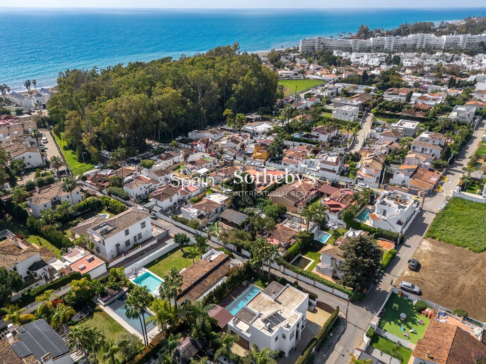 4 bedroom Villa for sale in San Pedro de Alcantara with pool garage - € 2,195,000 (Ref: 9734008)