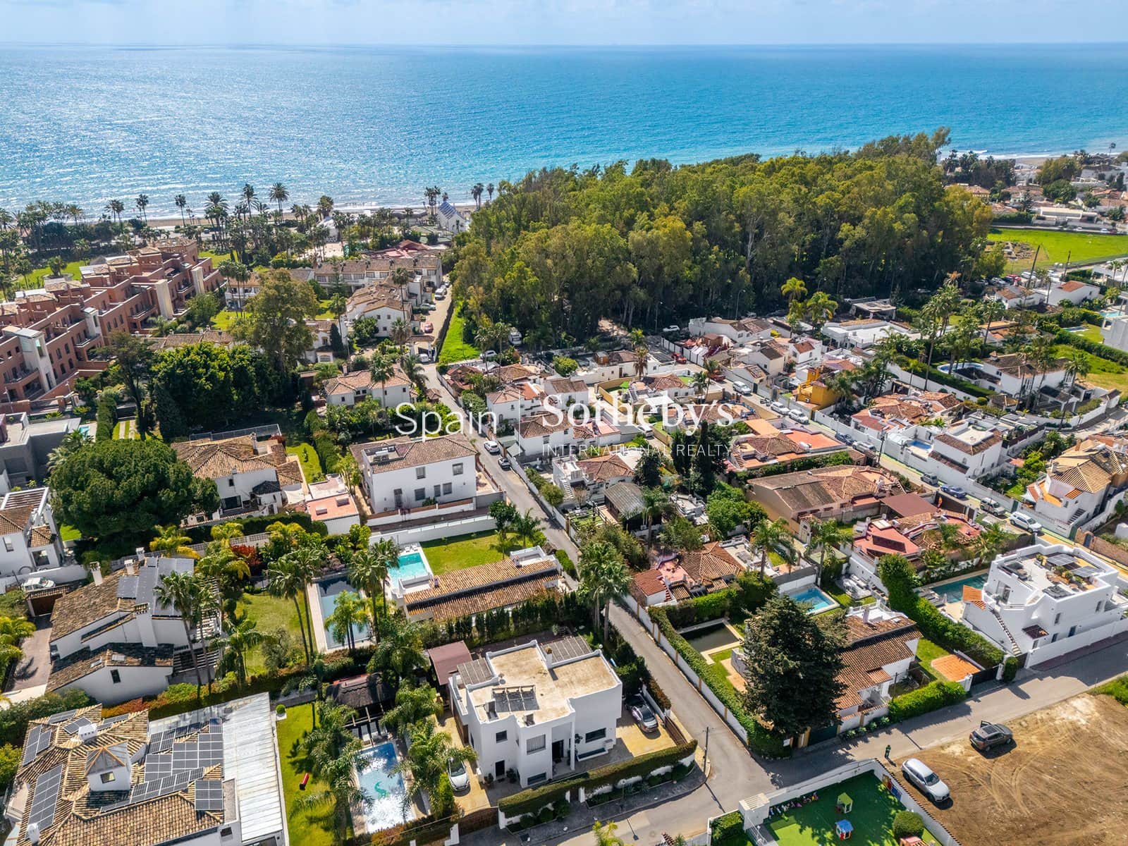 4 bedroom Villa for sale in San Pedro de Alcantara with pool garage - € 2,195,000 (Ref: 9734008)