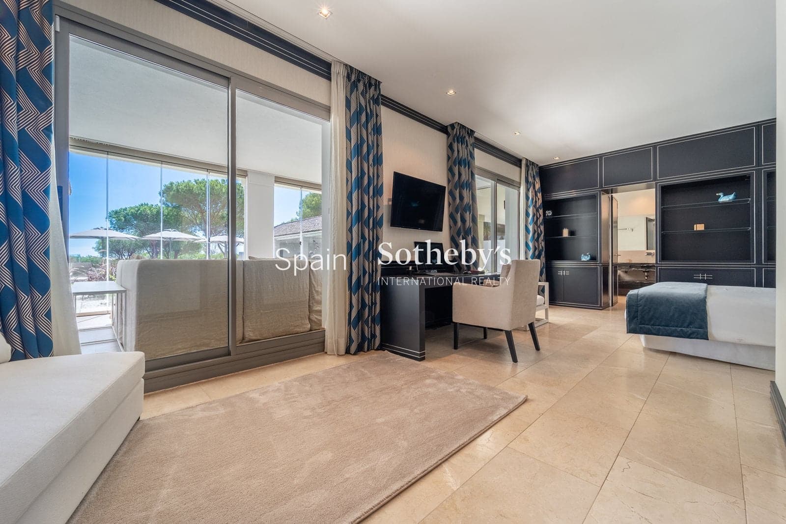 7 sypialnia Willa na sprzedaż w Sotogrande z basenem garażem - 6 150 000 € (Ref: 9809395)