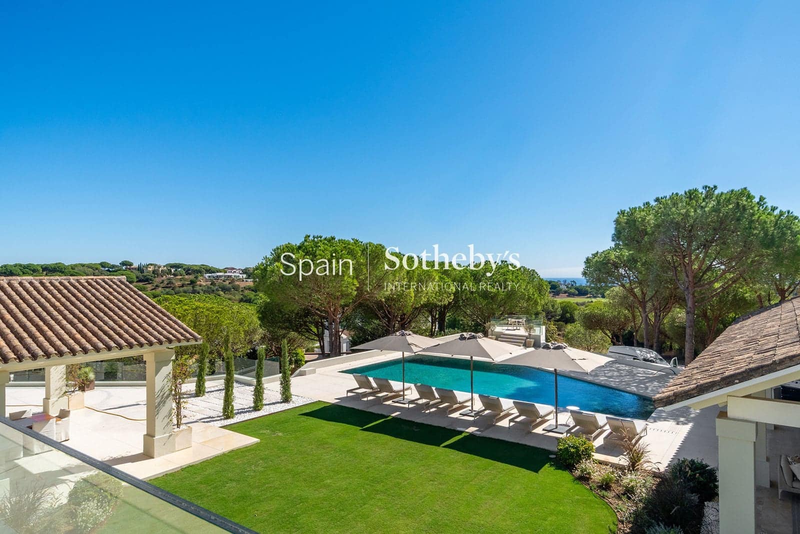 7 sypialnia Willa na sprzedaż w Sotogrande z basenem garażem - 6 150 000 € (Ref: 9809395)