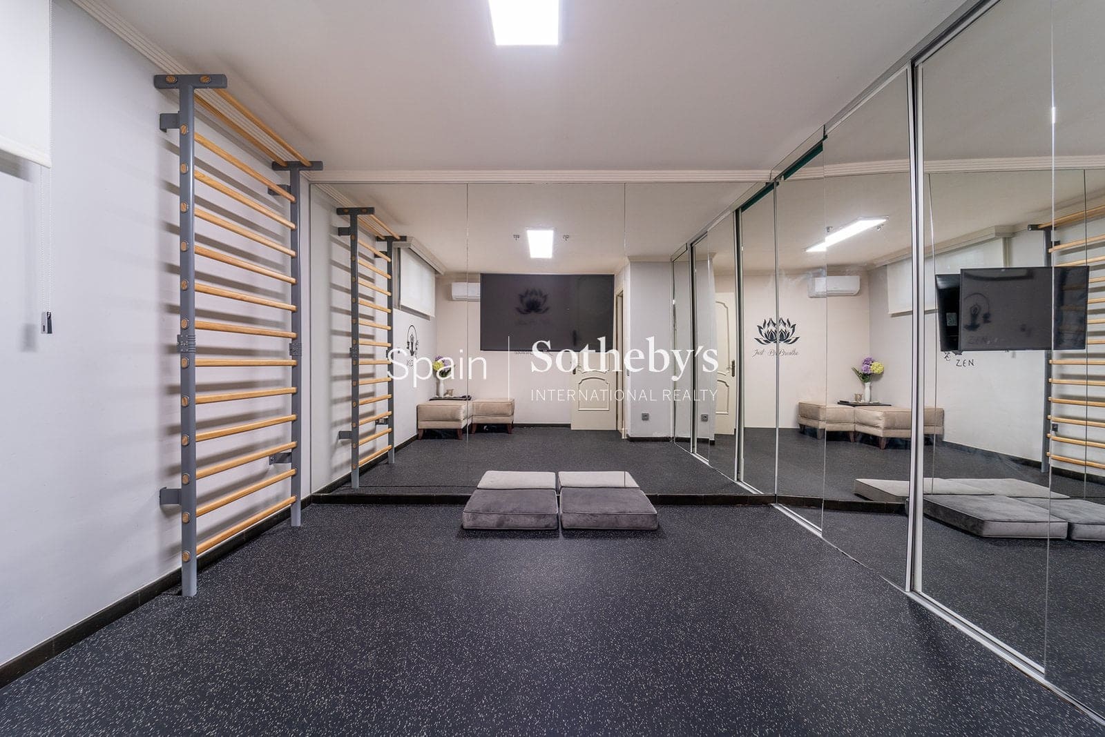 4 chambre Villa/Maison à vendre à New Golden Mile avec piscine garage - 2 550 000 € (Ref: 9810822)