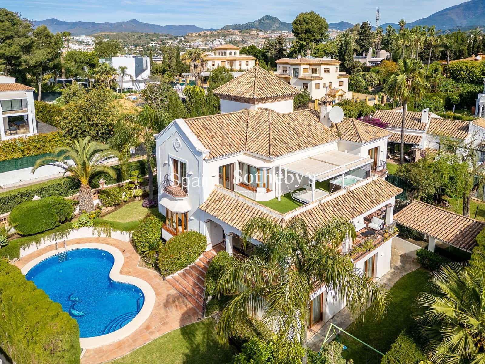 4 chambre Villa/Maison à vendre à New Golden Mile avec piscine garage - 2 550 000 € (Ref: 9810822)