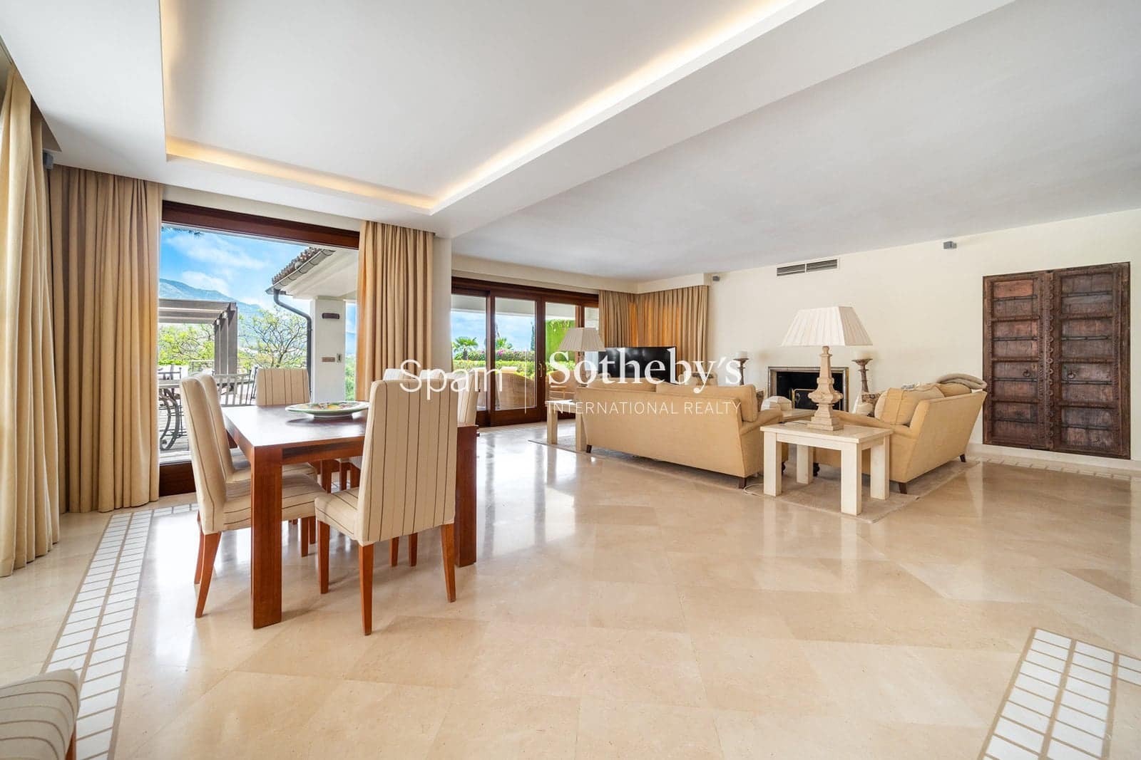 3 soverom Villa til salgs i Nueva Andalucia med svømmebasseng garasje - € 2 995 999 (Ref: 9810823)