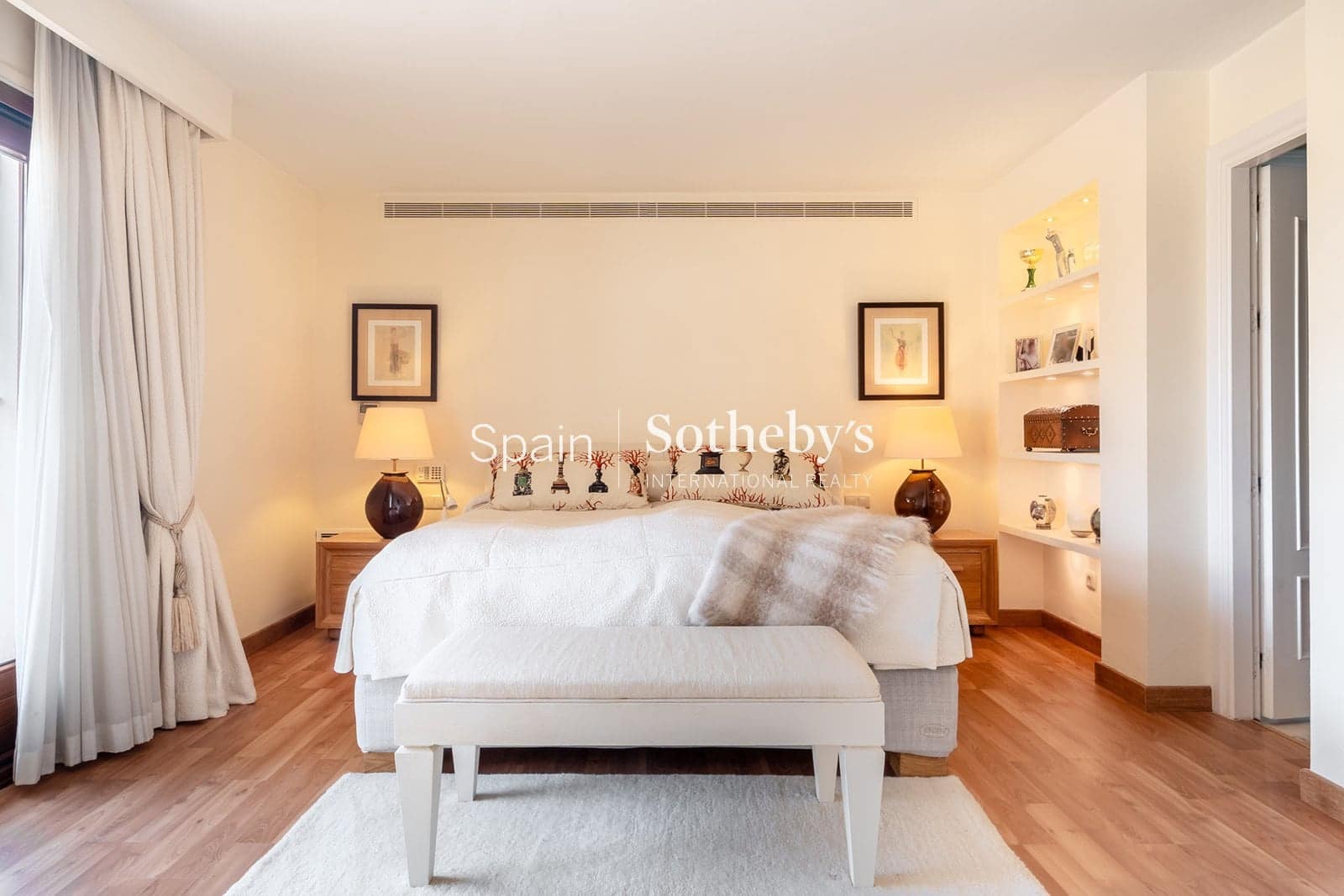 3 soverom Villa til salgs i Nueva Andalucia med svømmebasseng garasje - € 2 995 999 (Ref: 9810823)