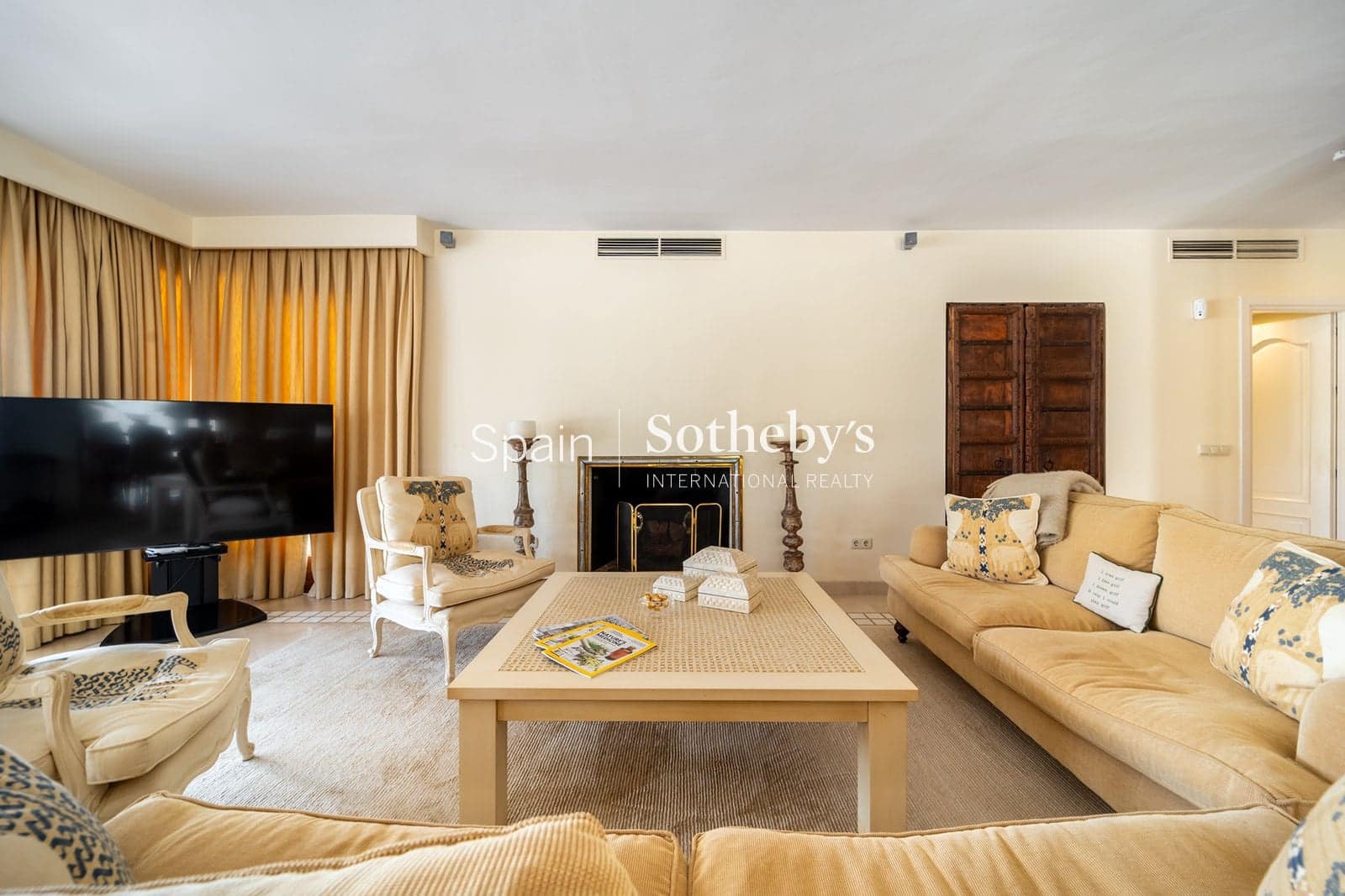 3 soverom Villa til salgs i Nueva Andalucia med svømmebasseng garasje - € 2 995 999 (Ref: 9810823)