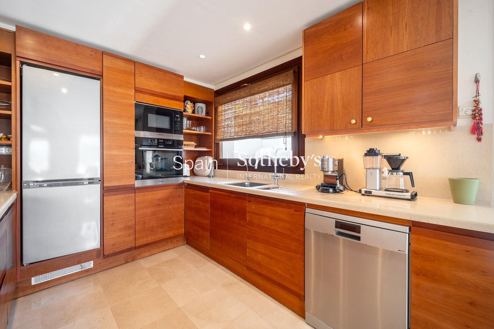 3 soverom Villa til salgs i Nueva Andalucia med svømmebasseng garasje - € 2 995 999 (Ref: 9810823)