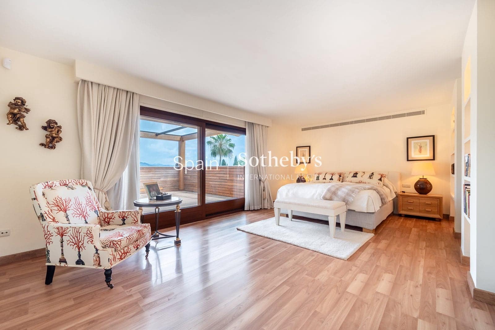 3 soverom Villa til salgs i Nueva Andalucia med svømmebasseng garasje - € 2 995 999 (Ref: 9810823)