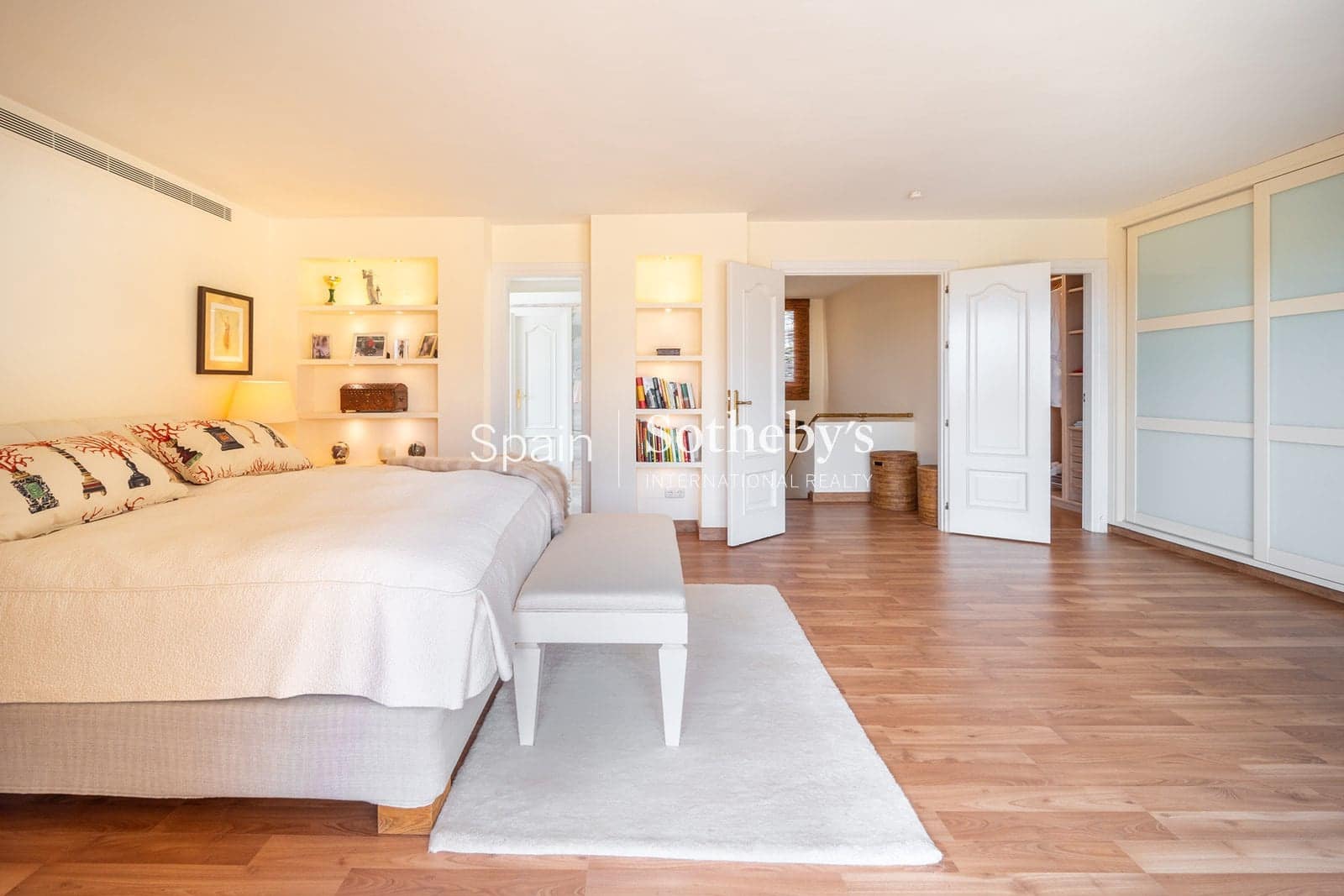 3 soverom Villa til salgs i Nueva Andalucia med svømmebasseng garasje - € 2 995 999 (Ref: 9810823)