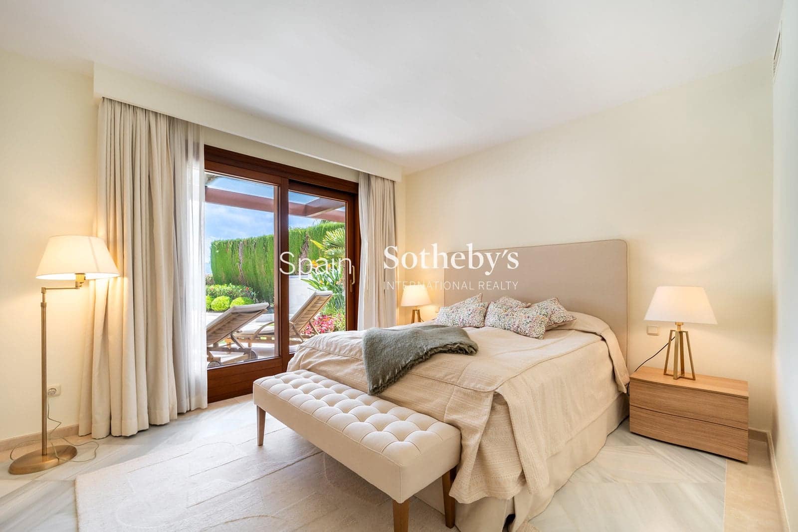 3 soverom Villa til salgs i Nueva Andalucia med svømmebasseng garasje - € 2 995 999 (Ref: 9810823)