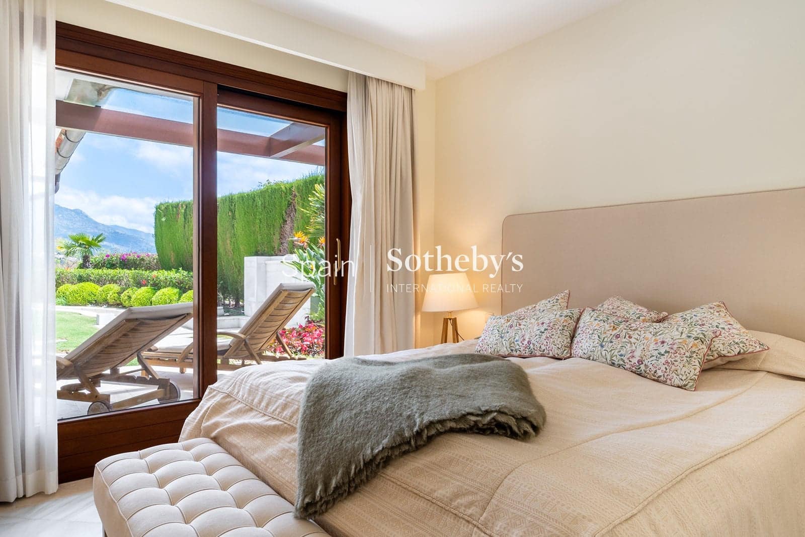 3 soverom Villa til salgs i Nueva Andalucia med svømmebasseng garasje - € 2 995 999 (Ref: 9810823)
