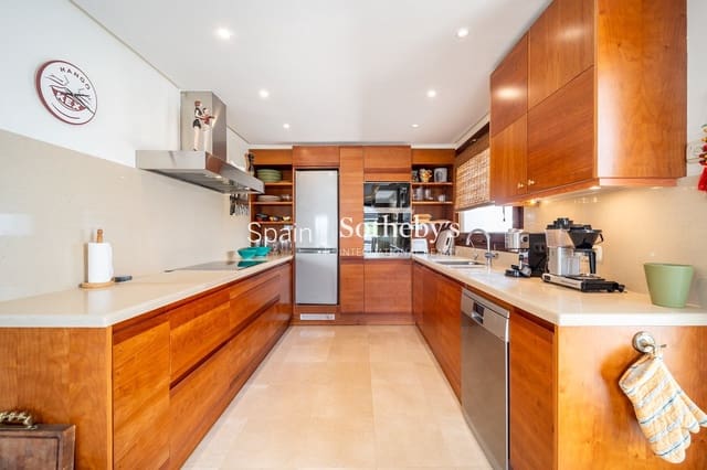 3 soverom Villa til salgs i Puerto Banus, Marbella med svømmebasseng garasje - € 2 995 999 (Ref: 9810823)