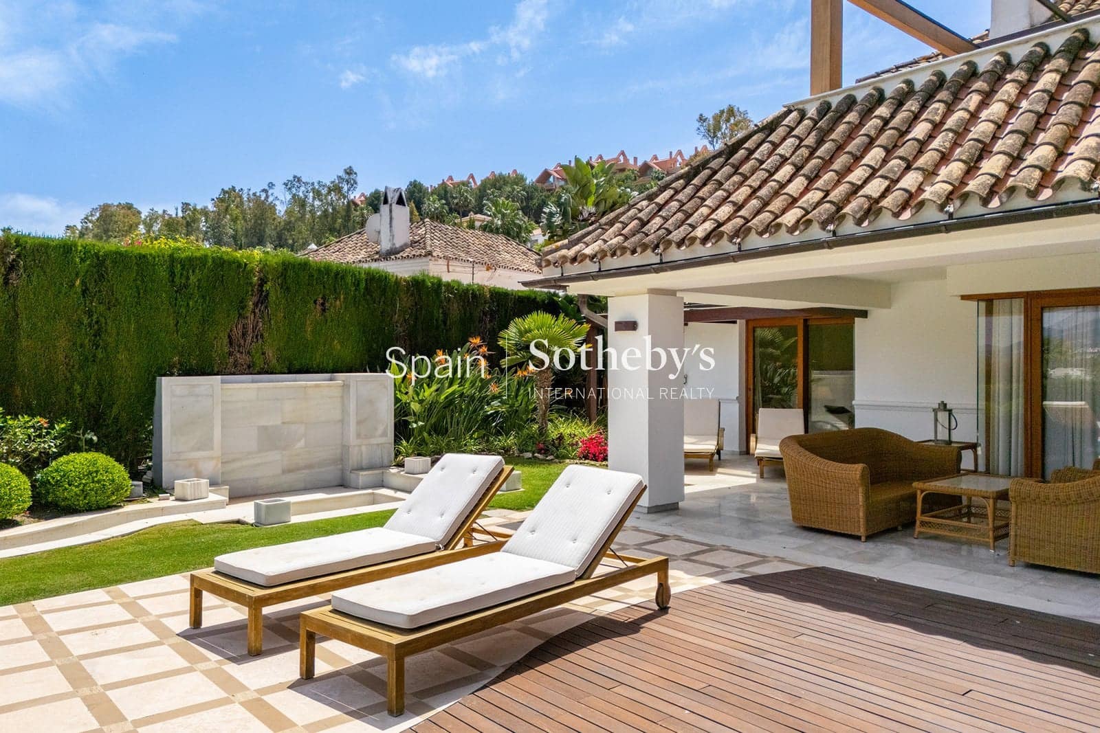 3 soverom Villa til salgs i Nueva Andalucia med svømmebasseng garasje - € 2 995 999 (Ref: 9810823)