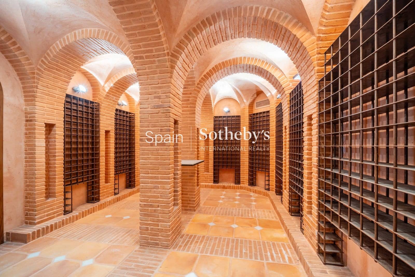 3 soverom Villa til salgs i Nueva Andalucia med svømmebasseng garasje - € 2 995 999 (Ref: 9810823)